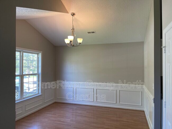 Foto del edificio - 4410 Bear Ridge Ct