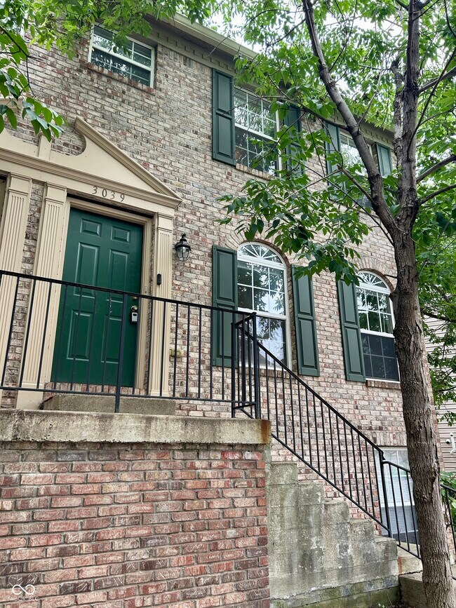 Foto del edificio - 3039 Armory Dr
