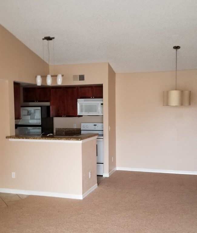 Foto del edificio - 4655 Vineland Rd