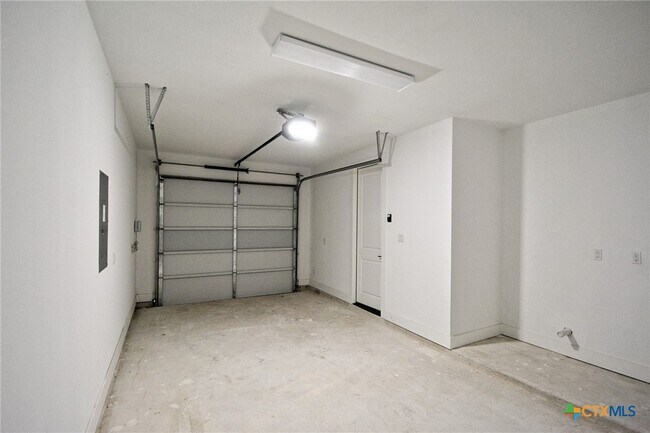 Building Photo - 421 Constance Dr