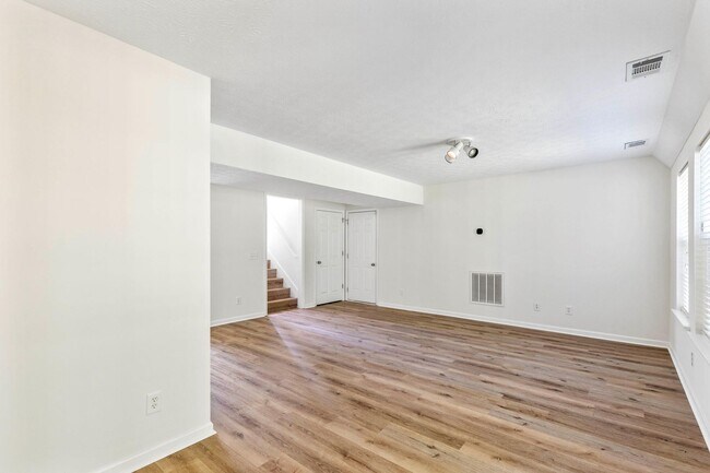 Foto del edificio - 4 Bed/3 Bath Beauty in Midway!