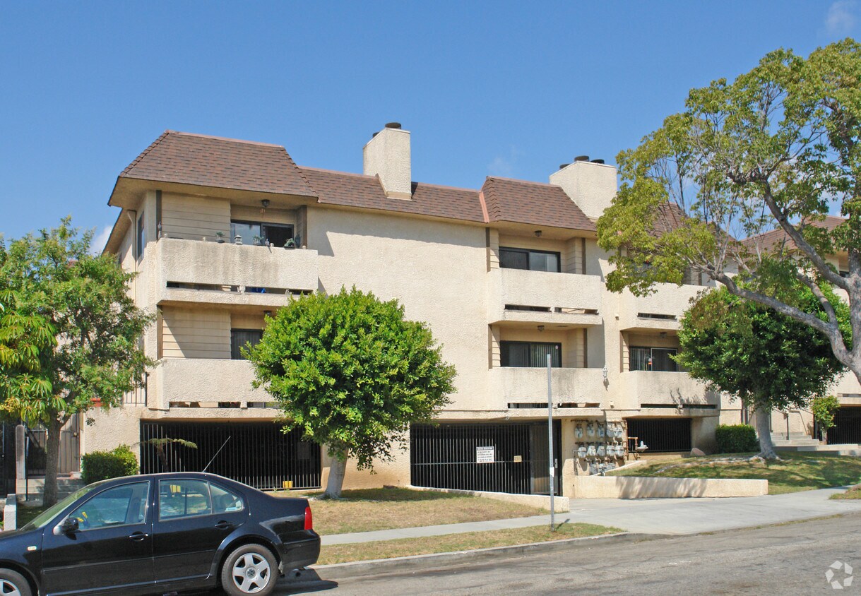 Primary Photo - 10731 Lawler St