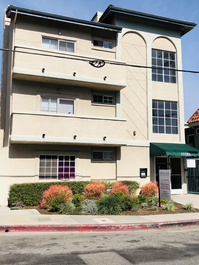Primary Photo - 11155 Aqua Vista St