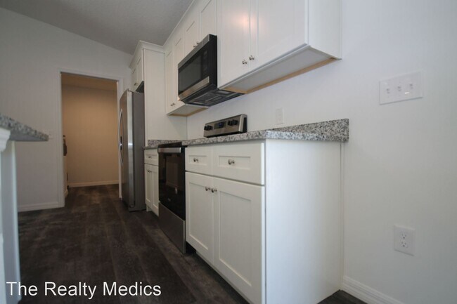 Building Photo - 3 br, 2 bath House - 25 Elm Rd