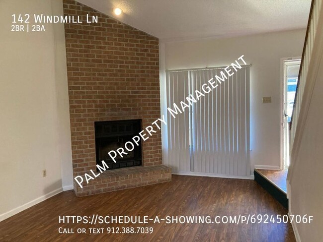 Building Photo - 2 bedroom, 1.5 Bathroom Townhome for rent!...