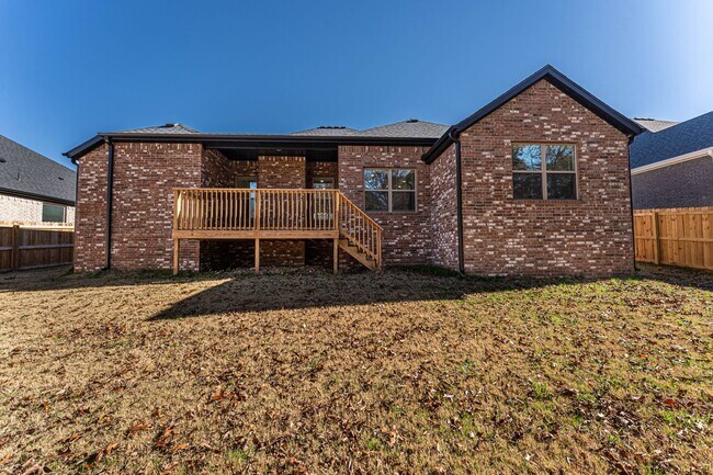 Building Photo - Four Bedroom Home In Fayetteville!!