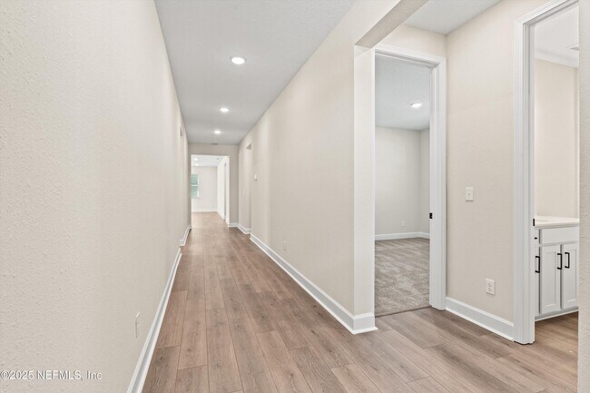 Foto del edificio - 916 Lightsey Xing Ln