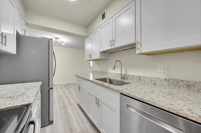 Building Photo - $1,650, 2-bed, 1 bath, located in Centennial