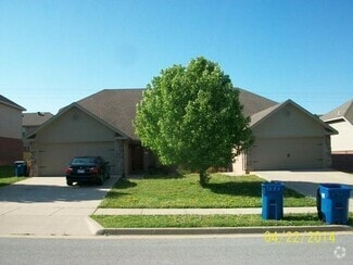 Building Photo - 3103 SW Deerfield Blvd