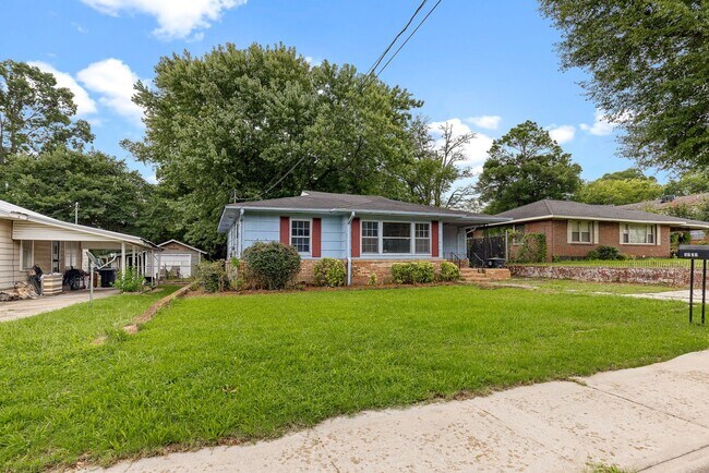 Foto del edificio - Spacious beautiful 4-bedroom 1 bath home