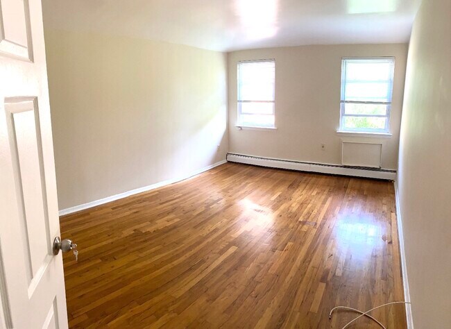 Foto del edificio - 2211 Ralph Ave