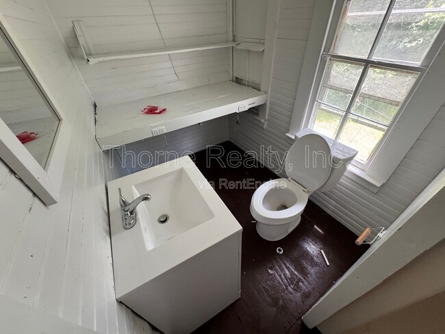 Building Photo - 809 Sunset Ave