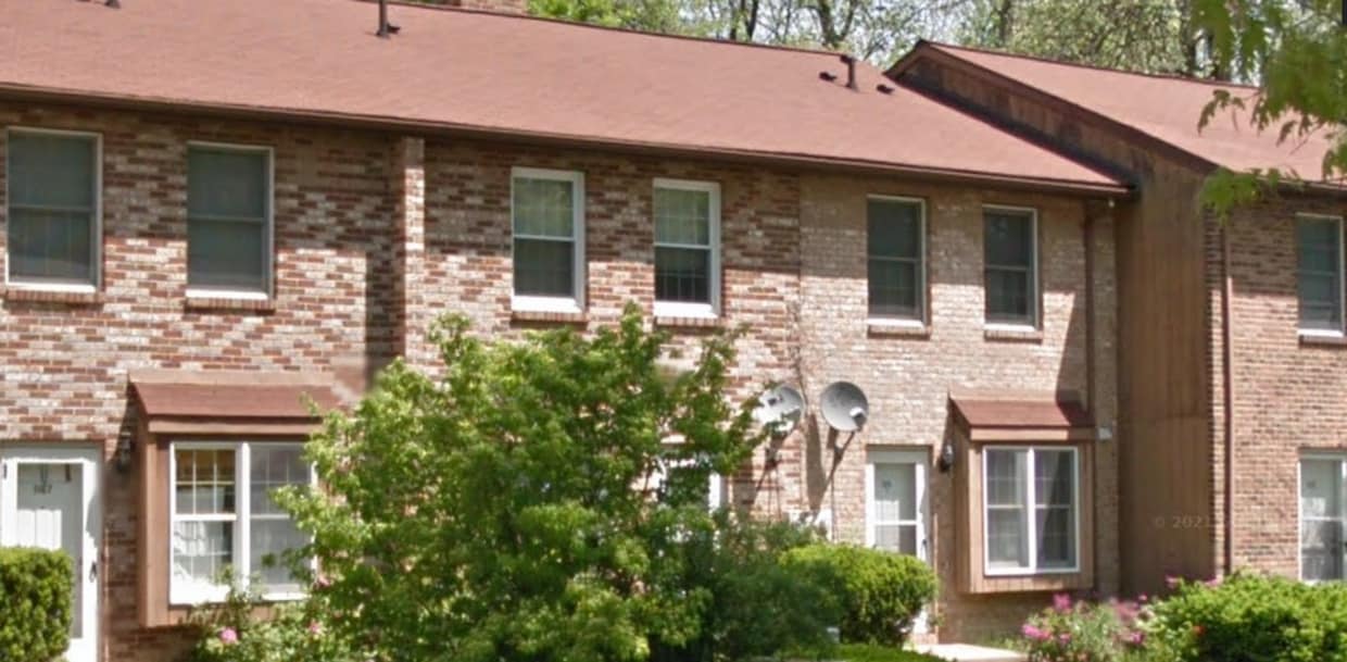 Primary Photo - 2 Bedroom Townhome for Professionals in St...