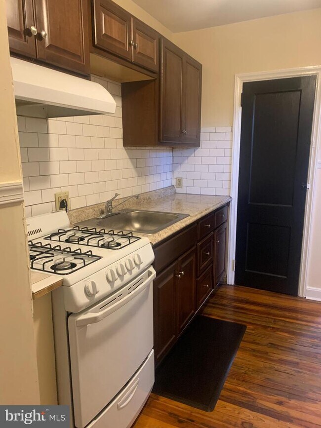 Building Photo - 24 S Evans St