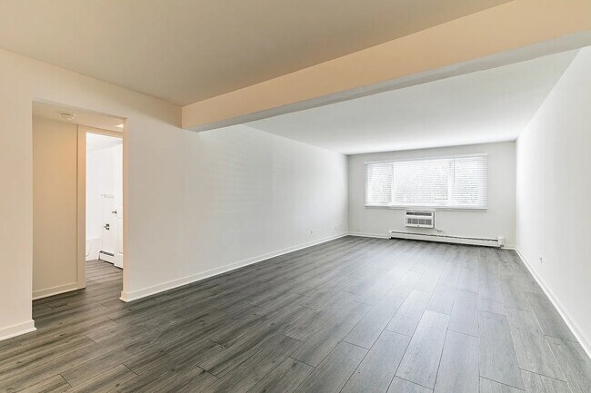 Foto del edificio - 705 S Milwaukee Ave