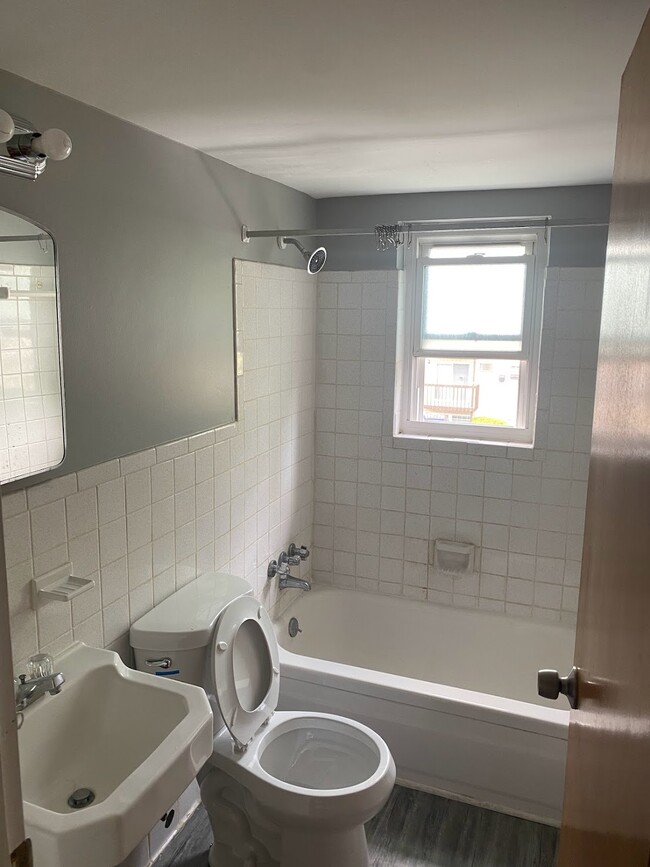 Foto del edificio - 813 rosemont Ave