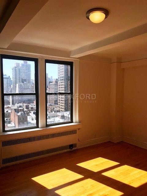 Building Photo - 430 E 86th St