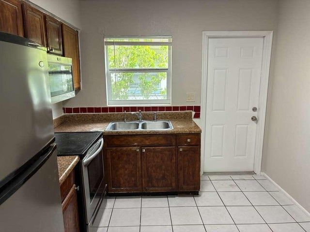 Foto del edificio - 1329 NW 8th Ave