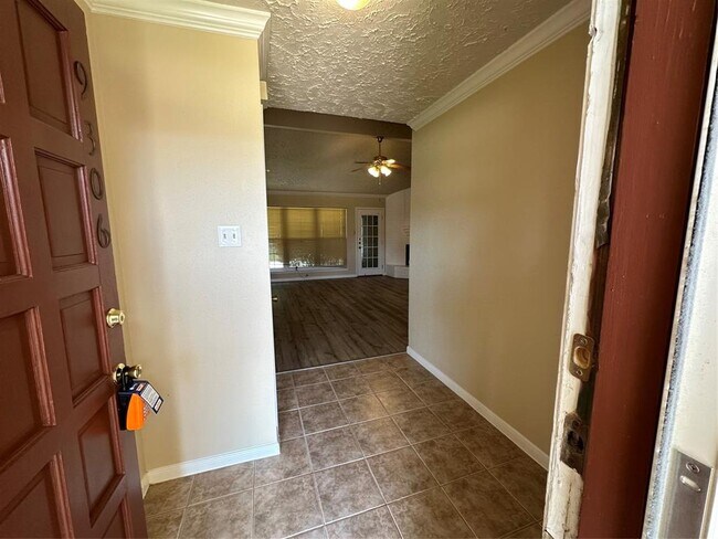 Foto del edificio - 9306 Bollingbrook Dr