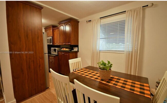 Dining Room - 427 Santander Ave