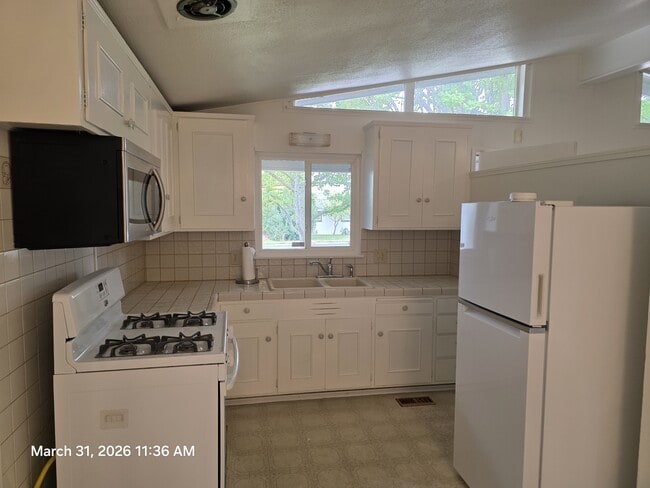 Building Photo - 951 Duchow Way