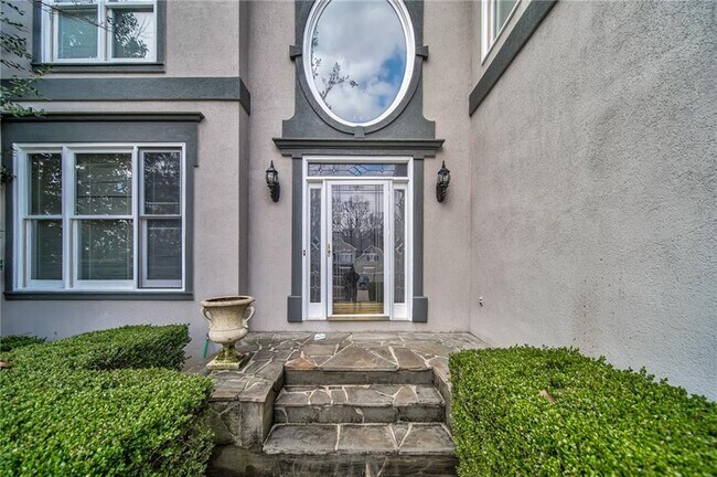 Building Photo - 2011 Town Lake Hills W