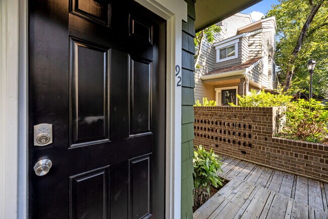 Foto del edificio - 425 W 8th St