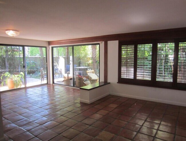 Building Photo - 435 Glenridge Rd