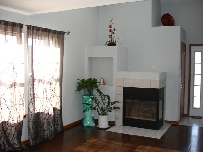 Building Photo - 7426 Maple Dr