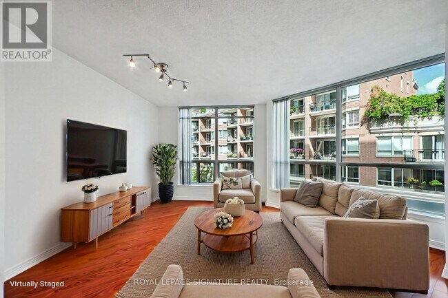 Photo du bâtiment - 942-942 Yonge St