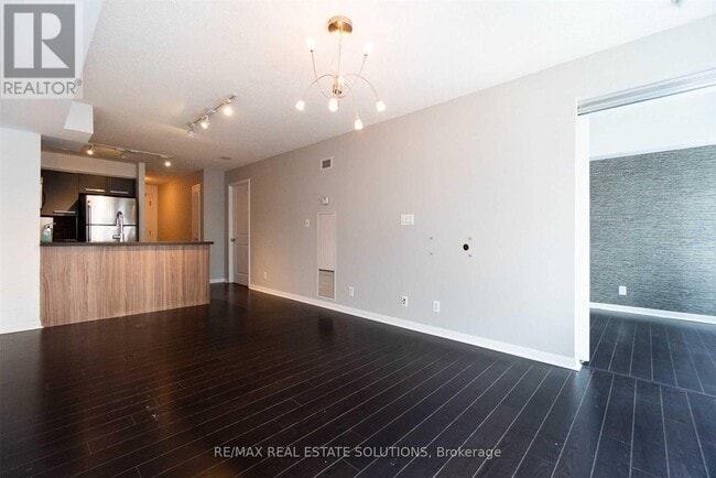 Building Photo - 11-411 St Joseph St