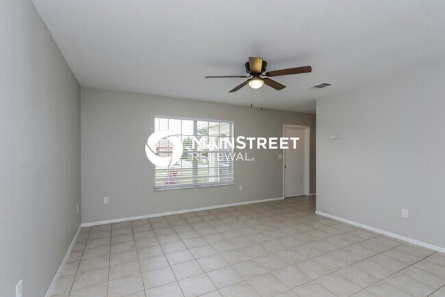 Foto del edificio - 3 Bedroom Pet-Friendly Home in North Port, FL with Main Street Renewal