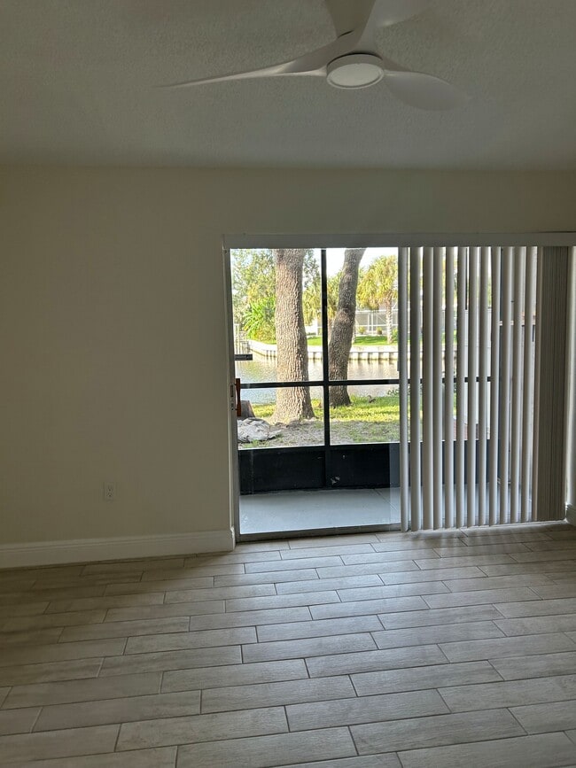 Foto del edificio - 9105 Tudor Dr