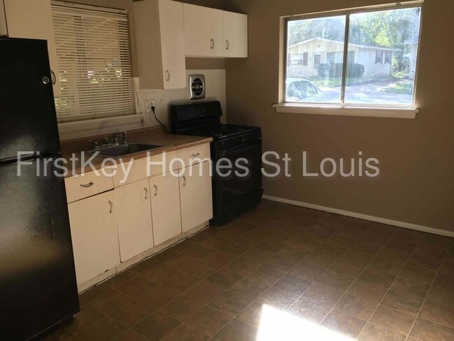 Foto del edificio - 103 Young Dr