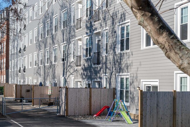 Building Photo - Townhouse Apartments