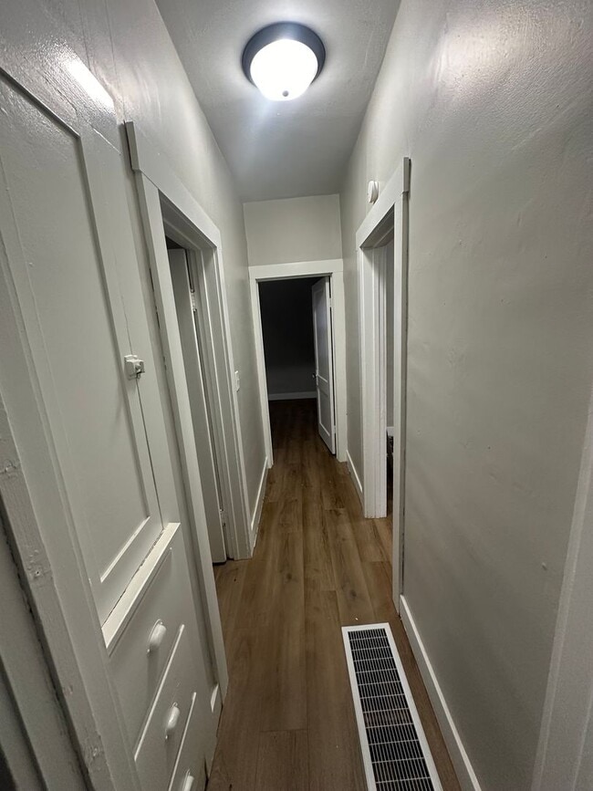 Building Photo - 2 Bed /1 Bath Bungalow