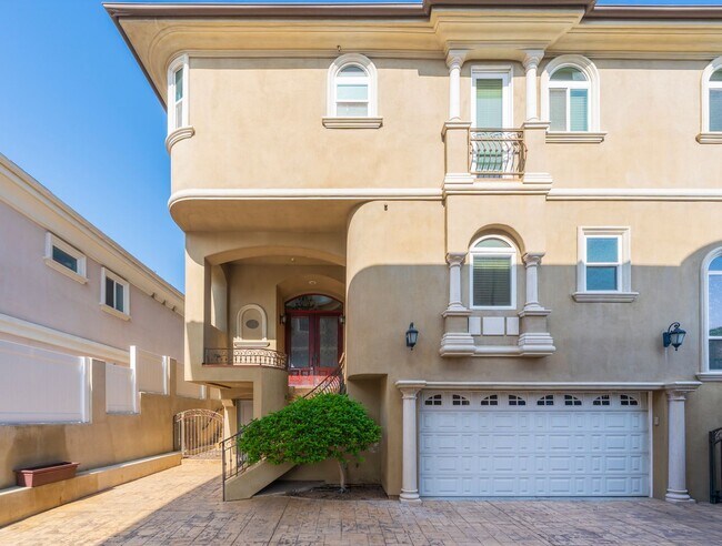 Foto del edificio - Luxury Detached Townhome in Redondo Beach