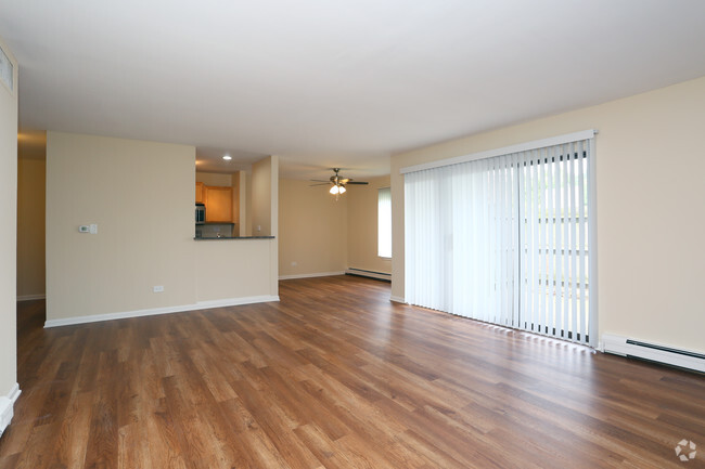 2BR, 2BA - Living Room - Hawthorn Estates Condos (219 Units)