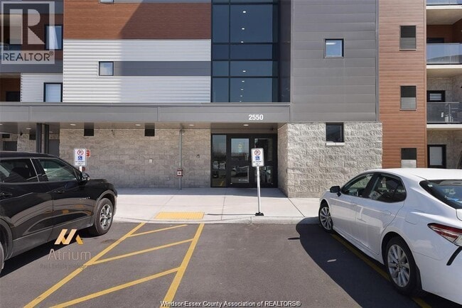 Photo du bâtiment - 2550 Sandwich W Pkwy
