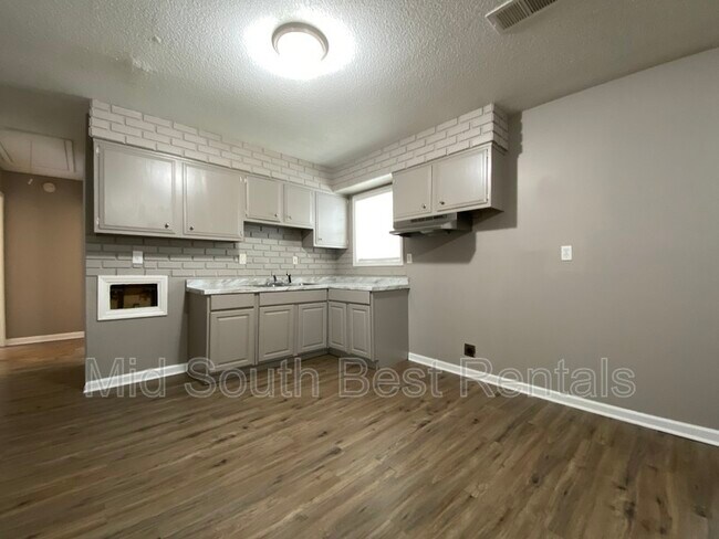 Foto del edificio - 2215 Lisa Ave