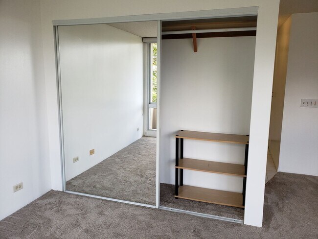 Building Photo - Newly Renovated Quiet Punchbowl Unit 1bd, ...