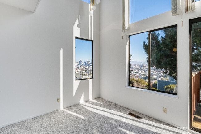 Building Photo - 621 Sanchez St