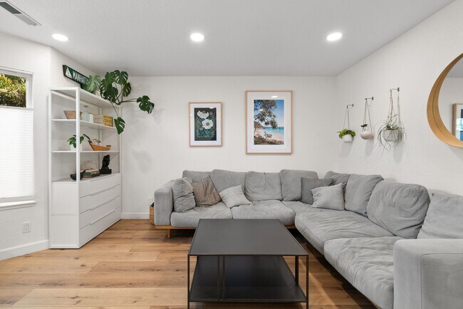 Foto del edificio - 3850 Bramble Ln