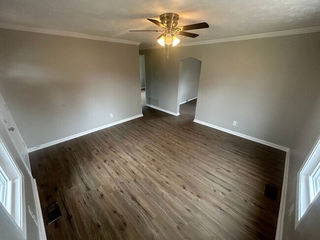 Building Photo - Newly updated home in Radcliff, KY!