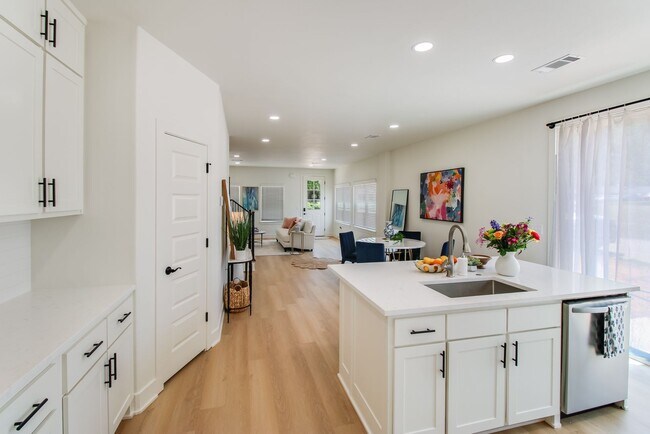 Foto del edificio - 1107 W 9th Ave