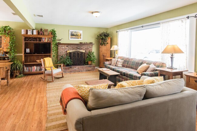 Building Photo - 16 Beechwood Dr