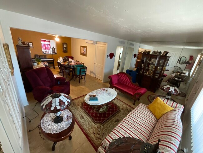 Foto del edificio - 4801 E Hawthorne St