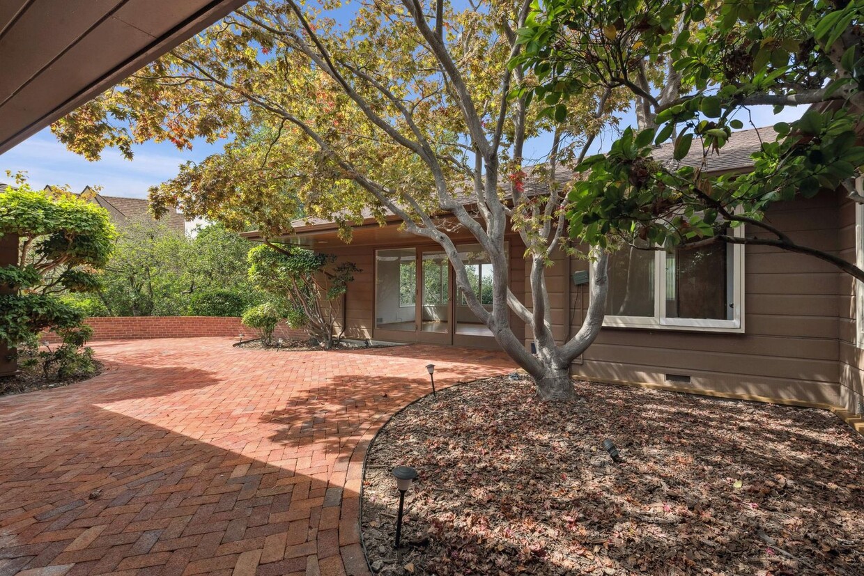 Primary Photo - Modern Mid-Century 4 Bedroom, 3 Bath 2,200...