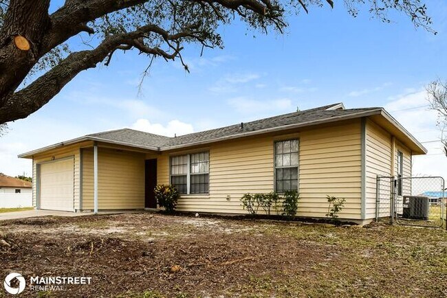 Foto del edificio - 1013 NE 12th St, Cape Coral, FL 33909