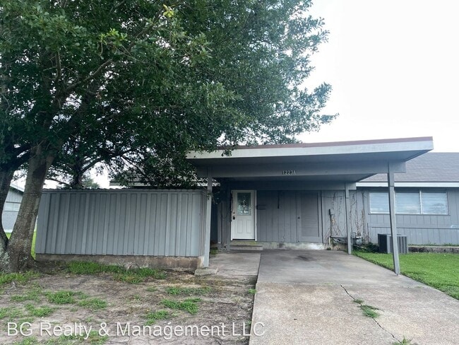 Building Photo - 3 br, 1 bath House - 1223 Varney Cir Unit A